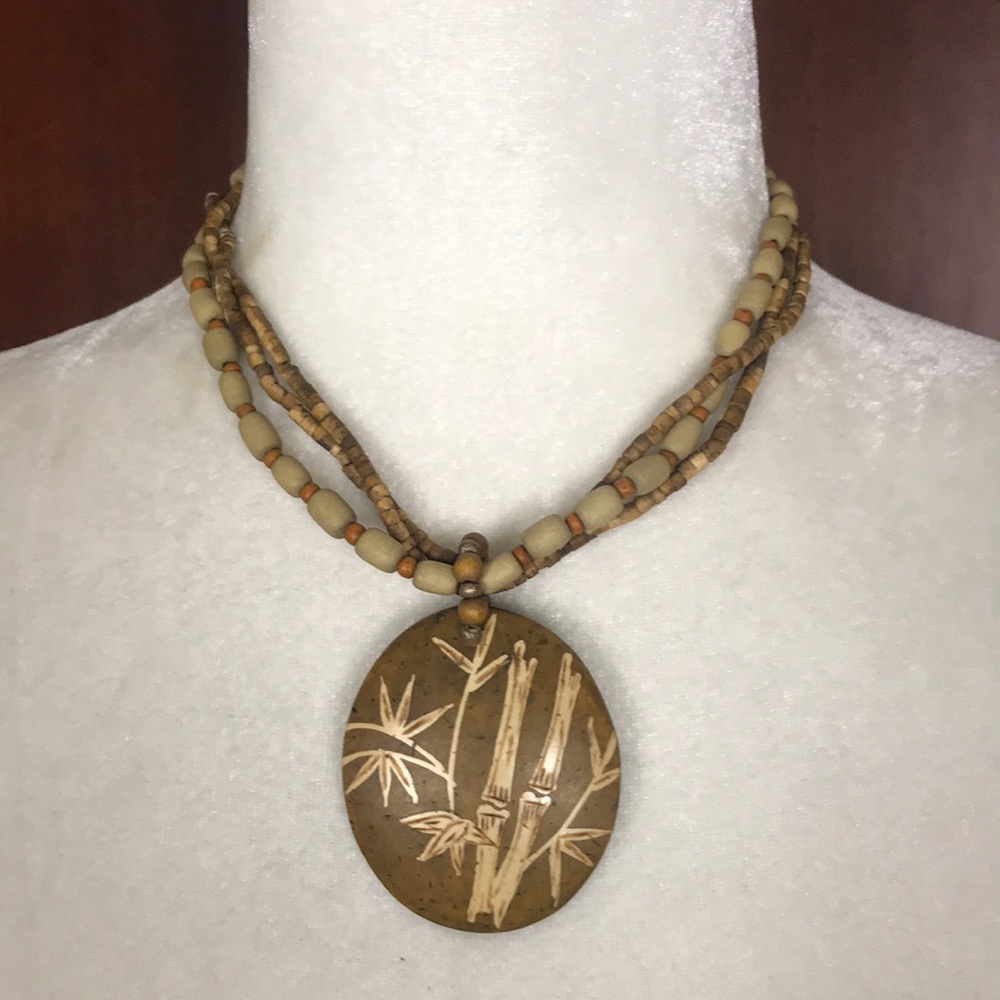 🛍 Tropical Brown Bamboo Medallion Short Necklace